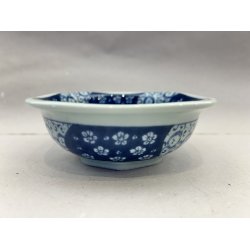 Lille Skl / Bl, Hvide Blomster Og Bl Spiraler