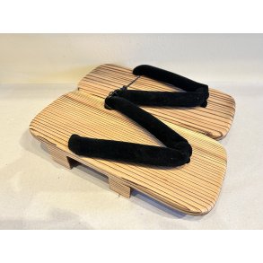 Trsko / Firkantet, Sort Rem