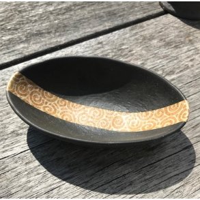 Lille Oval Skl / Sort med Guld Hvirvelmnster